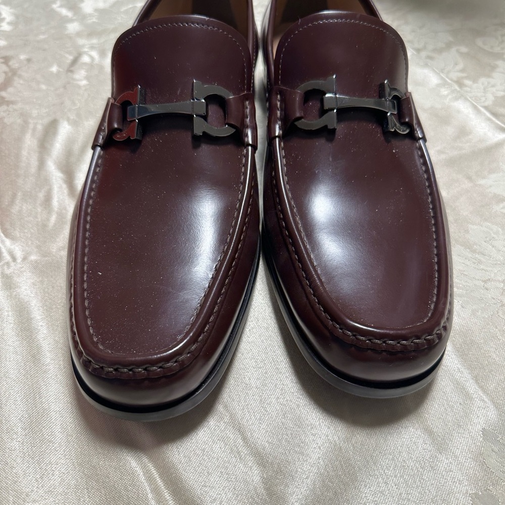 Ferragamo Grandioso.   Brown Size 10 1/2.  Comes with box and bags.  Worn 2X